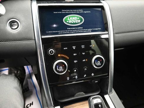 Used 2020 Land Rover Discovery Sport SE AWD/4WD image 24
