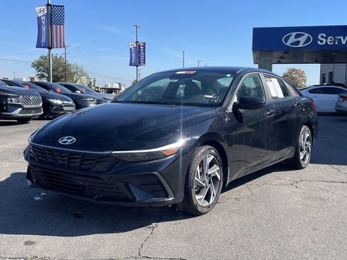 Used 2025 Hyundai Elantra Sport image 3