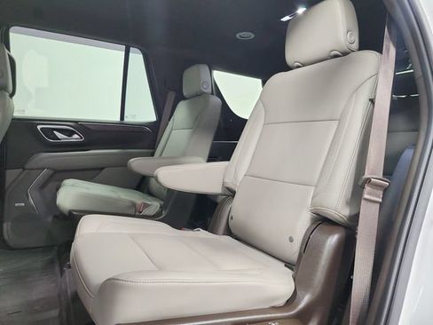 Used 2022 Chevrolet Tahoe Z71 w/ Luxury Package AWD/4WD image 39