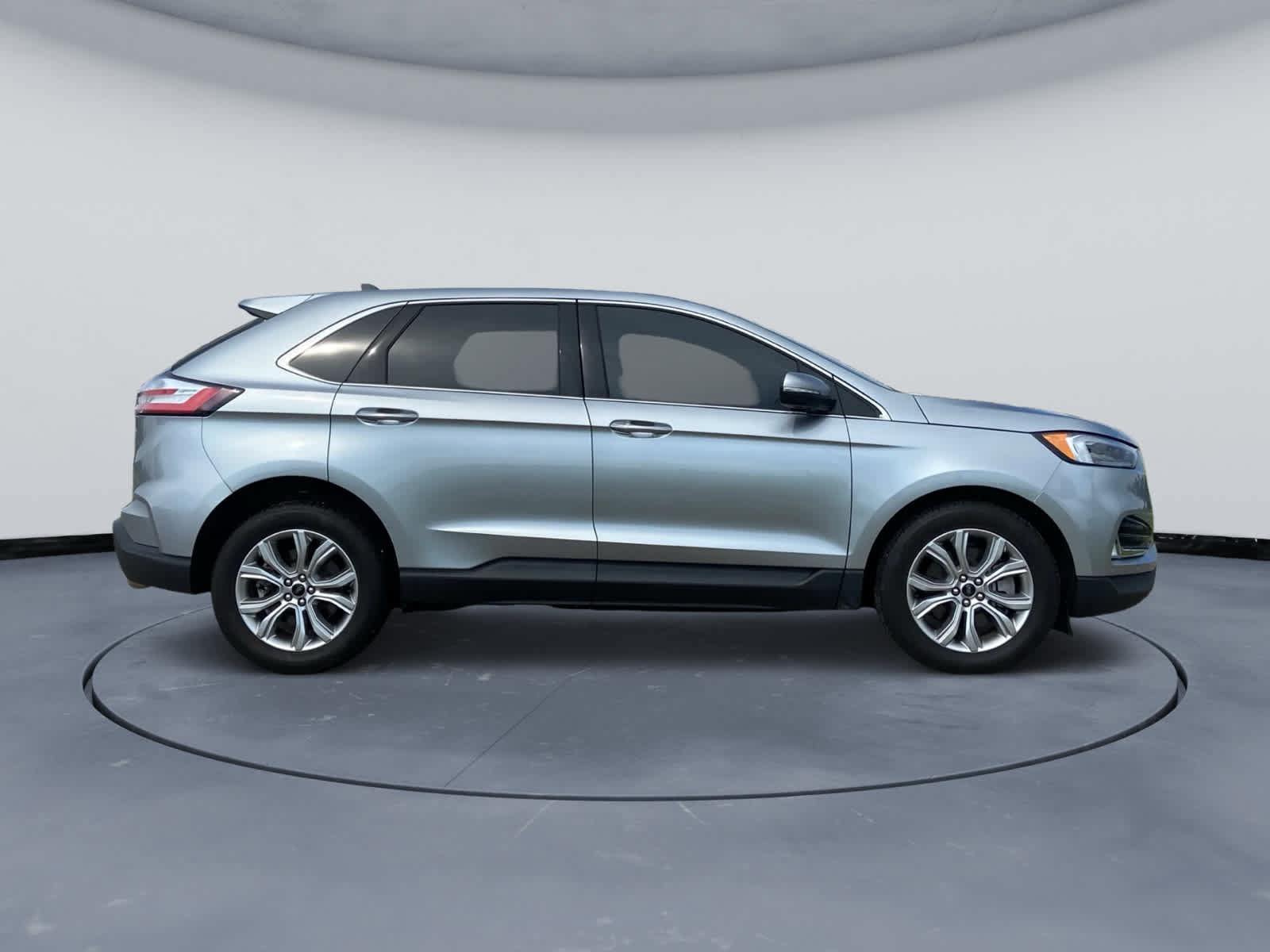 Used 2024 Ford Edge Titanium w/ Equipment Group 301A AWD/4WD image 3