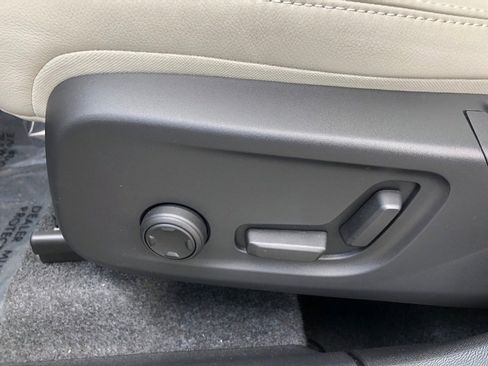 New 2026 Volvo XC40 B5 Ultra w/ Protection Package Premier image 14