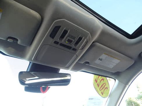 Certified 2022 Toyota Highlander XLE image 34