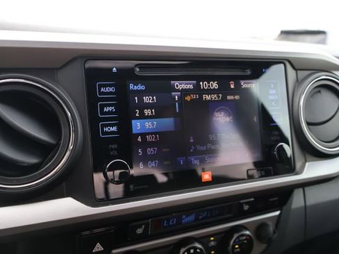 Used 2016 Toyota Tacoma Limited w/ Towing Package image 17