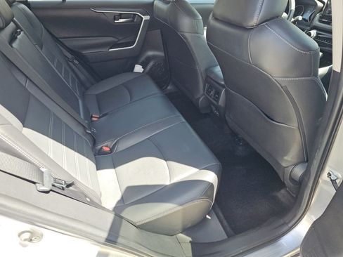 Used 2022 Toyota RAV4 XLE Premium AWD/4WD image 5