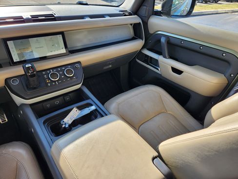 Used 2020 Land Rover Defender 110 HSE image 13