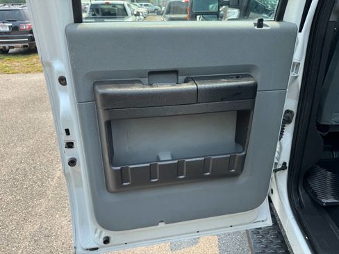 Used 2014 Ford F250 XL w/ Power Equipment Group image 38