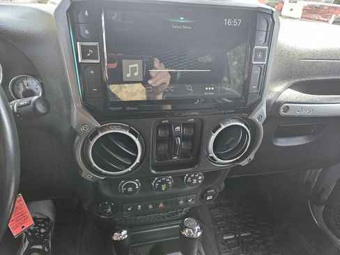 Used 2014 Jeep Wrangler Unlimited Rubicon w/ Connectivity Group image 17