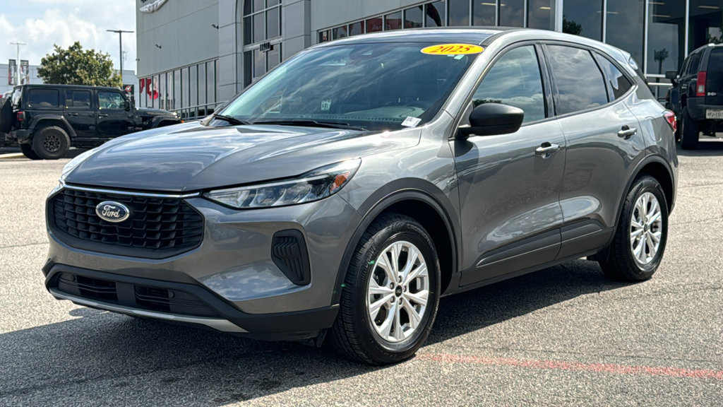 Used 2025 Ford Escape Active FWD image 3
