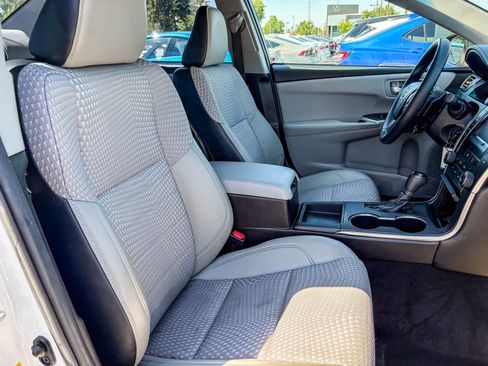 Used 2015 Toyota Camry SE FWD image 15