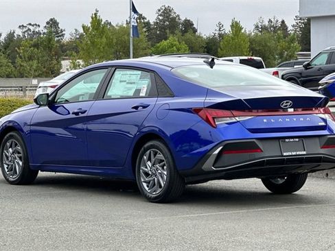 New 2025 Hyundai Elantra Blue image 7