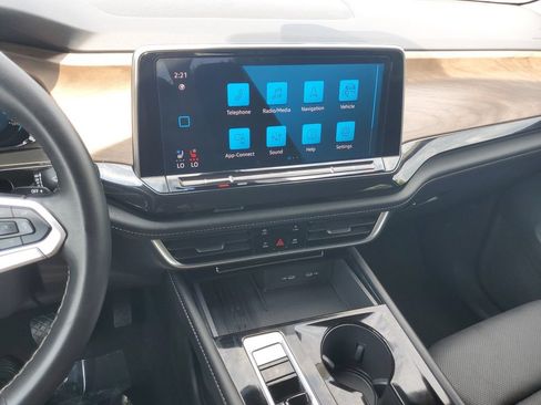 Used 2025 Volkswagen Atlas SE FWD image 12