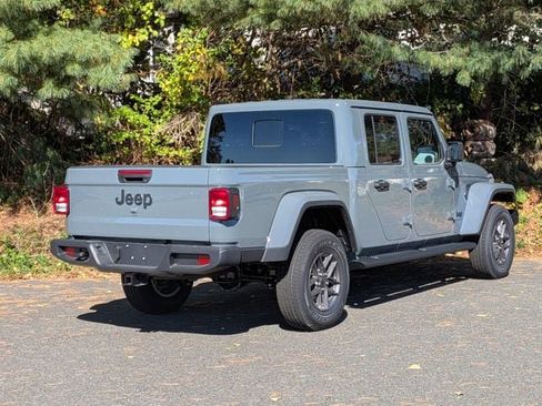 New 2025 Jeep Gladiator Sport image 5