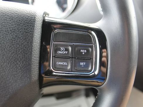 Used 2019 Dodge Grand Caravan SXT FWD image 17