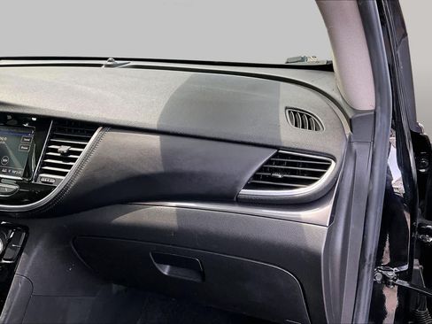 Used 2022 Buick Encore Preferred AWD/4WD image 18