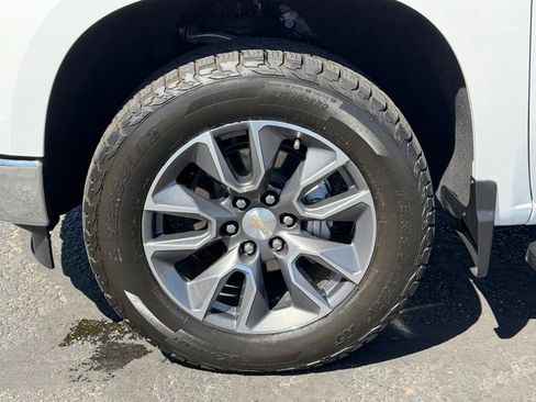 Used 2025 Chevrolet Silverado 1500 LT AWD/4WD image 10