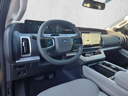 New 2026 Ford Expedition Active image 3