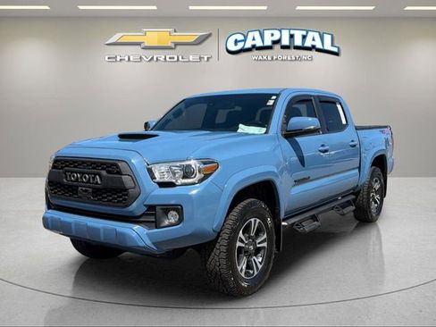 Used 2019 Toyota Tacoma TRD Sport image 9