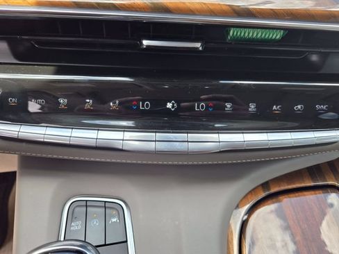 Used 2024 Cadillac Escalade ESV Sport Platinum AWD/4WD image 21