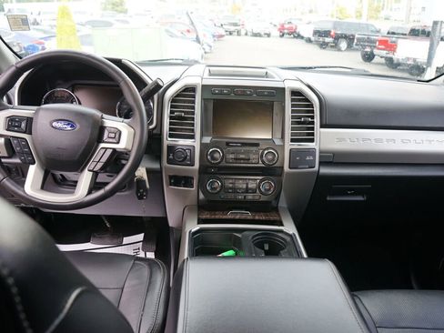 Used 2017 Ford F250 Lariat w/ Chrome Package image 12