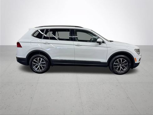 Used 2020 Volkswagen Tiguan SE w/ Panoramic Sunroof Package AWD/4WD image 9