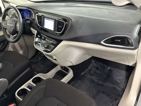Used 2023 Chrysler Voyager LX FWD image 31