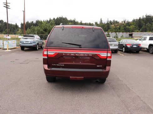 Used 2015 Lincoln Navigator 4WD image 6