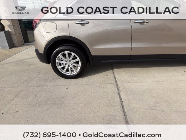 Used 2023 Cadillac XT4 Luxury w/ Cold Weather Package FWD image 6