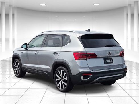 Used 2022 Volkswagen Taos SE image 3