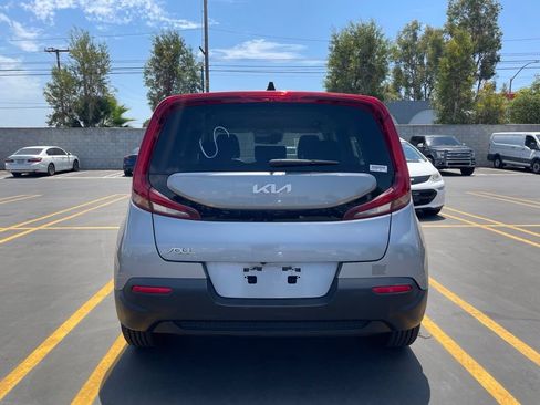 Used 2022 Kia Soul LX w/ Technology Package FWD image 3