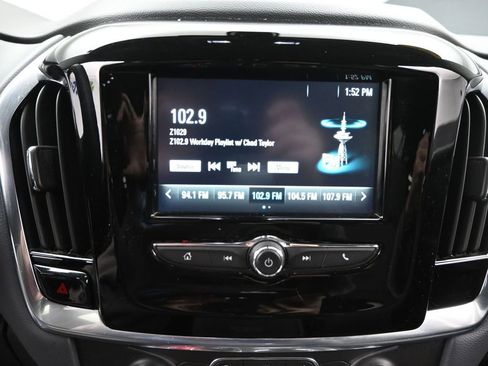 Used 2019 Chevrolet Traverse LT image 19