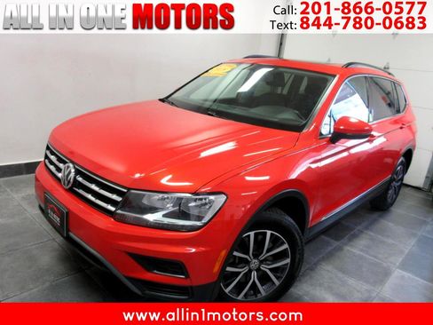 Used 2018 Volkswagen Tiguan SE w/ Panoramic Sunroof Package image 1