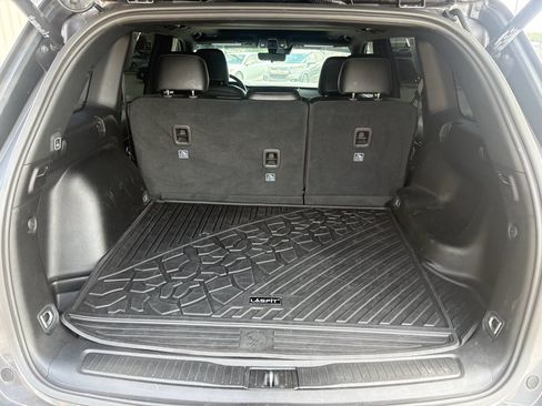 Used 2025 Jeep Grand Cherokee Altitude RWD image 29