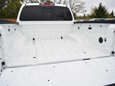 New 2026 Nissan Frontier SV image 7