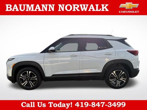 Used 2026 Chevrolet TrailBlazer LT w/ Convenience Package FWD image 4