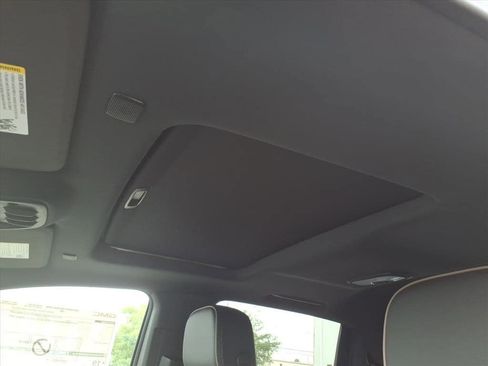 New 2026 GMC Canyon Denali image 15