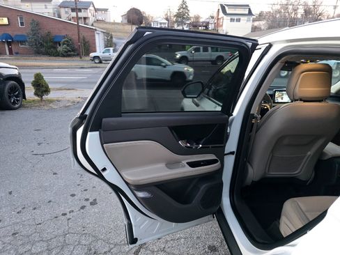 Used 2020 Lincoln Corsair Standard AWD w/ Equipment Group 101A image 12