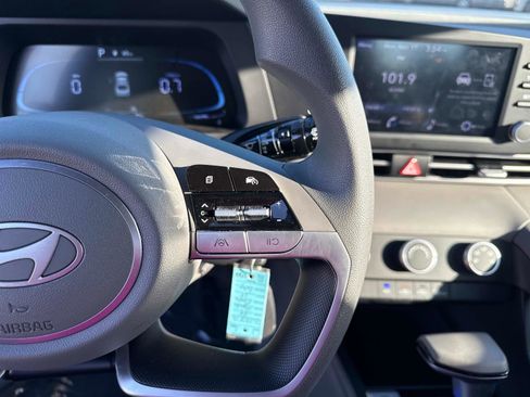 Used 2024 Hyundai Elantra SE image 29