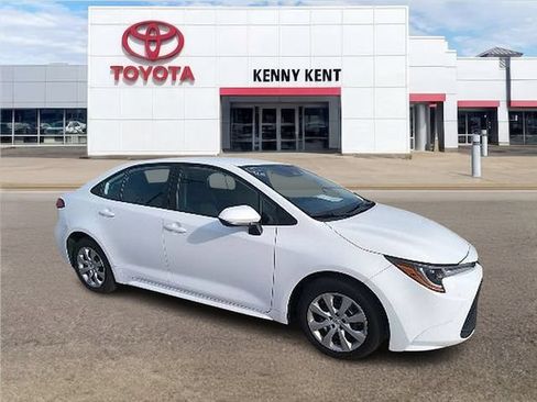 Certified 2025 Toyota Corolla LE FWD image 1