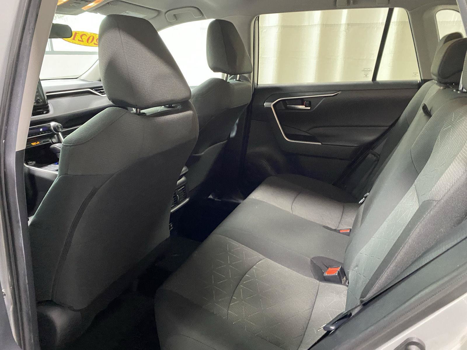 Used 2021 Toyota RAV4 XLE AWD/4WD image 16