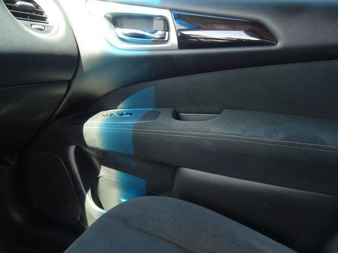 Used 2014 Nissan Pathfinder SV image 25