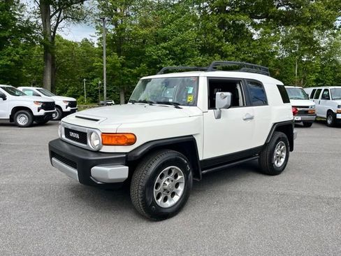 Used 2013 Toyota FJ Cruiser 4WD w/ Upgrade Pkg image 2