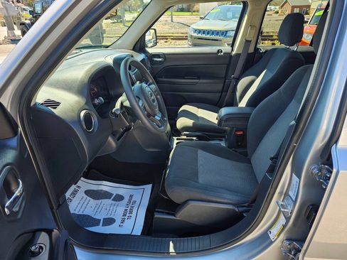 Used 2016 Jeep Patriot Sport w/ Power Value Group AWD/4WD image 8