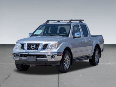 Used 2012 Nissan Frontier SL w/ Moonroof Pkg AWD/4WD image 9