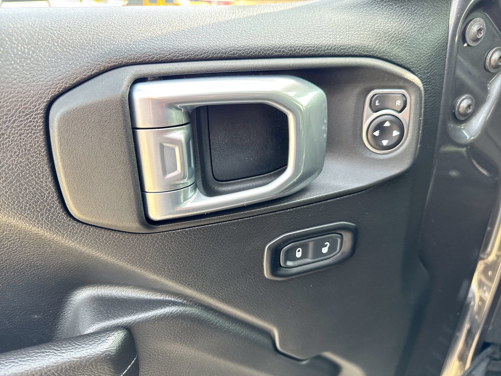 Used 2021 Jeep Gladiator Sport AWD/4WD image 13