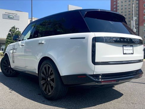 Used 2023 Land Rover Range Rover SE AWD/4WD image 3
