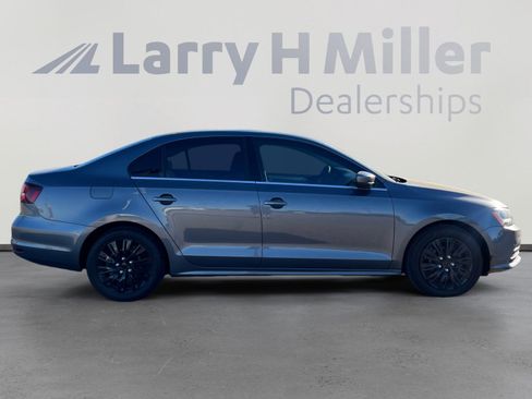 Used 2017 Volkswagen Jetta S image 6