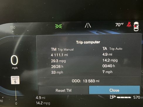 Certified 2025 Volvo XC60 B5 Core image 12