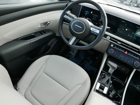 Certified 2025 Hyundai Tucson SEL image 9