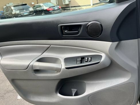 Used 2015 Toyota Tacoma 4x4 Access Cab w/ Convenience Package image 14