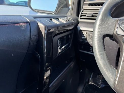 Used 2021 Toyota 4Runner Venture w/ Moonroof Package AWD/4WD image 31